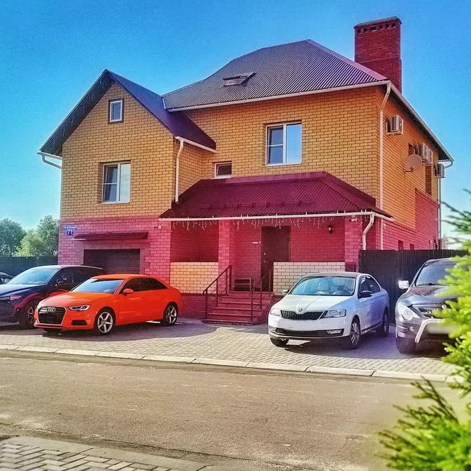 Дом и парковка
